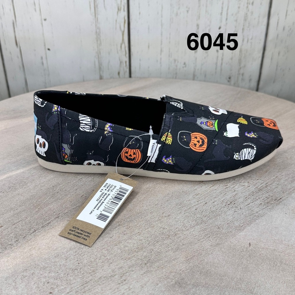 TOMS Belmont Slip On Women 6.5 Black NEW Halloween Cats Pumpkins Ghosts Skulls